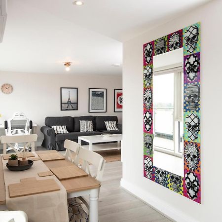 Spacious Apartment With Parking Space, Close To Heathrow, Elizabeth Line And Windsor เมเดนเฮด ภายนอก รูปภาพ