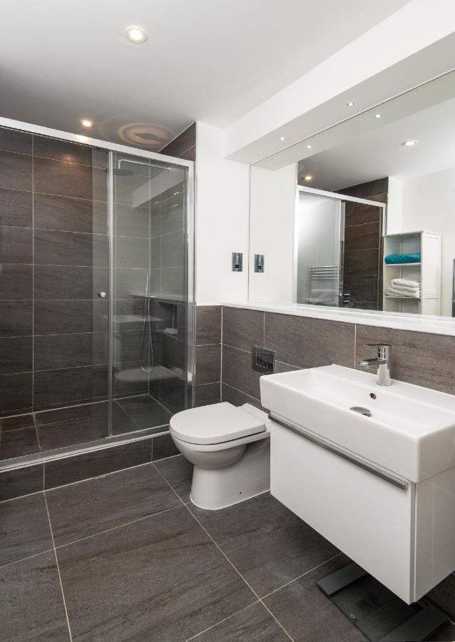 Spacious Apartment With Parking Space, Close To Heathrow, Elizabeth Line And Windsor เมเดนเฮด ภายนอก รูปภาพ