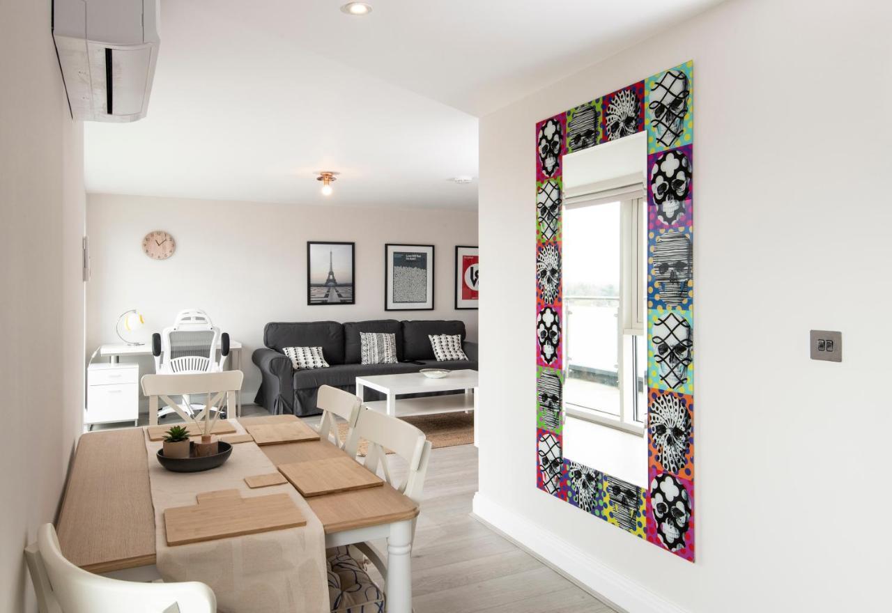 Spacious Apartment With Parking Space, Close To Heathrow, Elizabeth Line And Windsor เมเดนเฮด ภายนอก รูปภาพ
